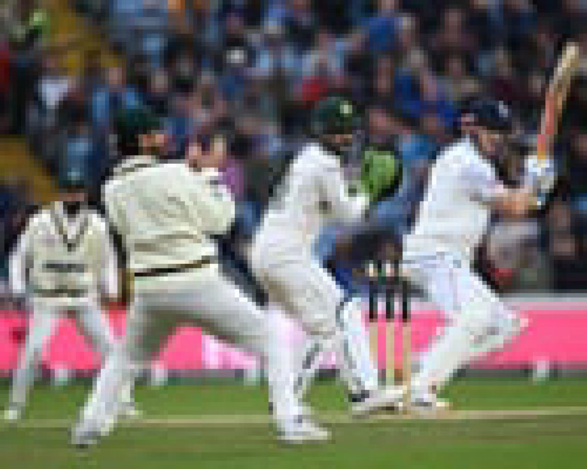 Harry Brook di Ambang Century ke-11 saat Inggris Ungguli Pakistan 195 Run