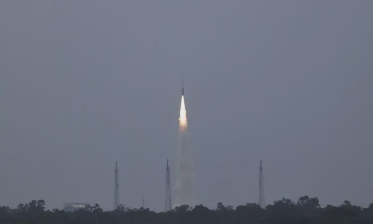 India Cetak Sejarah Lewat Roket Orbital Swasta Pertama Vikram-1