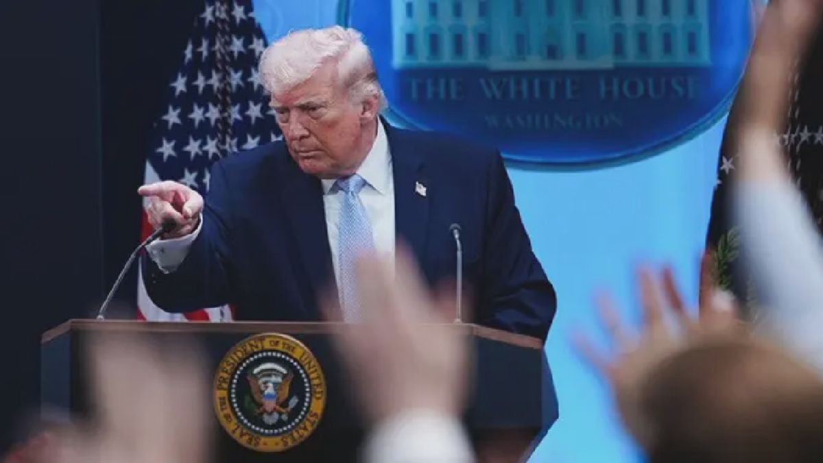 IHSG Dibuka Menguat, Investor Awasi Kebijakan Trump di Gedung Putih