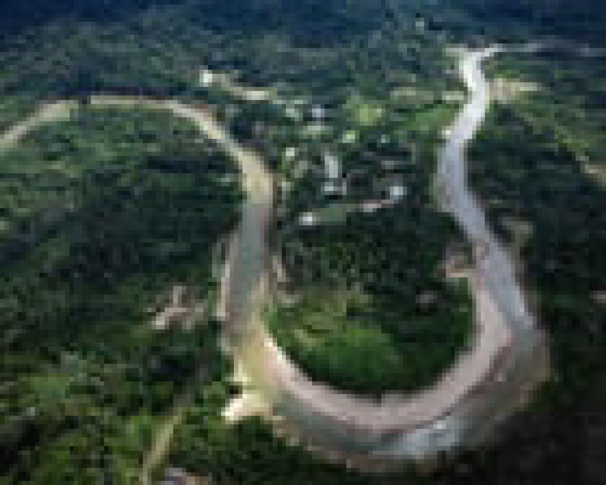 [PERBATASAN BRASIL-PERU] — Geng Bersenjata Sandera Komunitas Adat di Amazon
