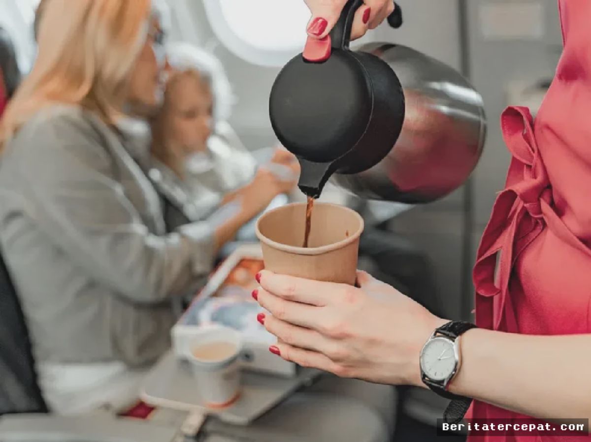 TikToker Kat Kamalani Bongkar Fakta Menjijikkan: Jangan Pesan Kopi di Pesawat
