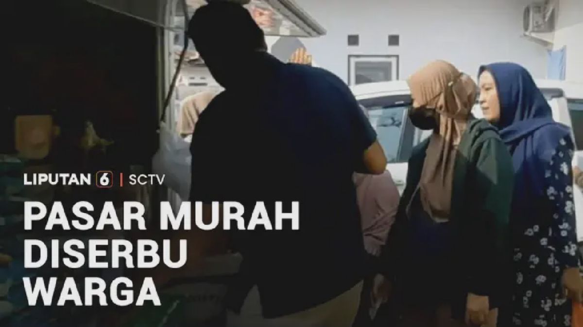 Jakarta — Warga dari berbagai penjuru ibu kota memadati area Pasar Murah