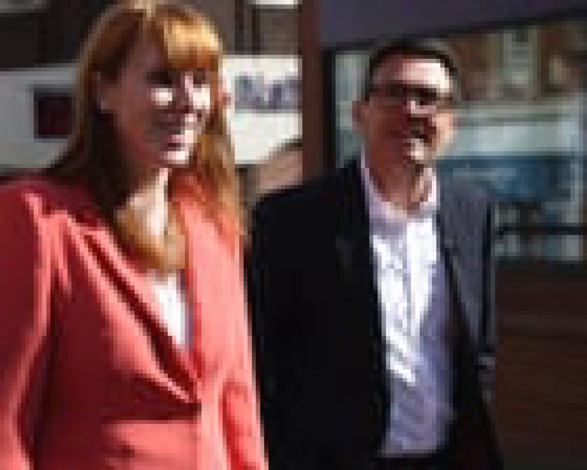 Pemerintah Inggris Umumkan Dana Perumahan £10 Miliar, Burnham Tarik Janji Sewa Sosial