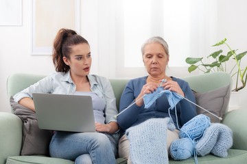 Dianggap Jadul, 11 Kebiasaan Boomer Ini Bikin Gen Z Risih